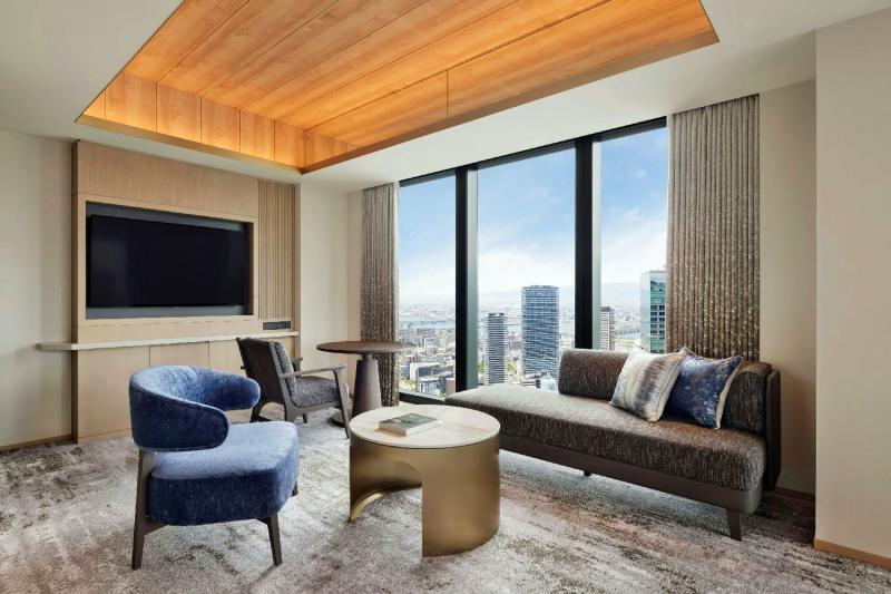 Scenic Corner Room