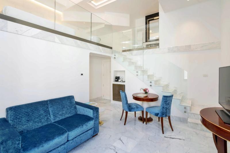 Fraktur Family Sea View Duplex Suite