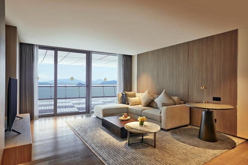 2 Bedroom Ocean View Club Suite