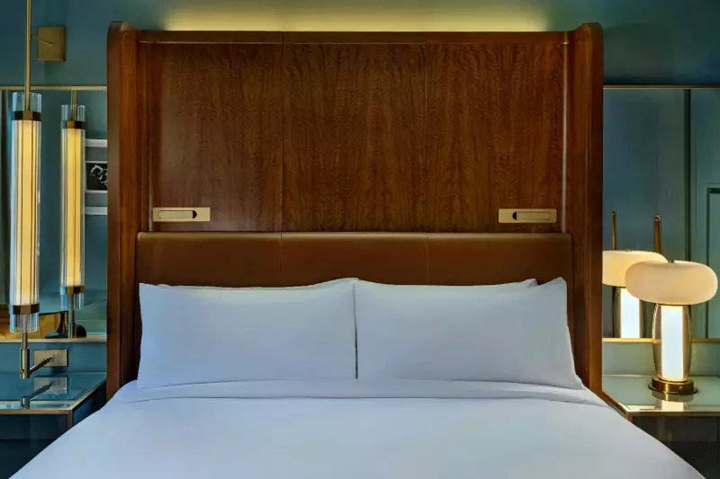 Deluxe Corner Room