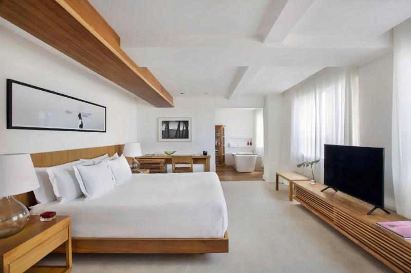 Master Partial Sea View Suite