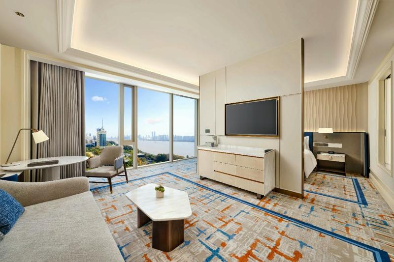  Junior River View Suite