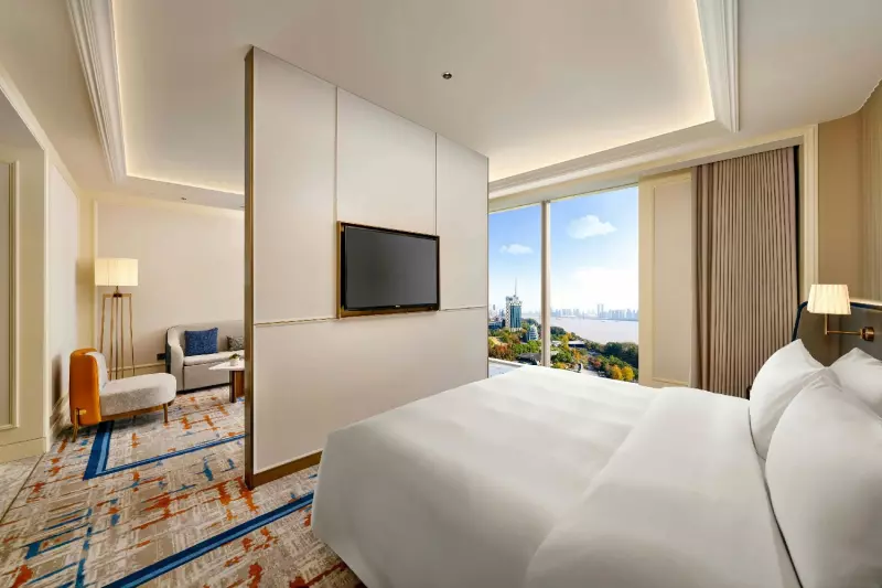  Junior River View Suite
