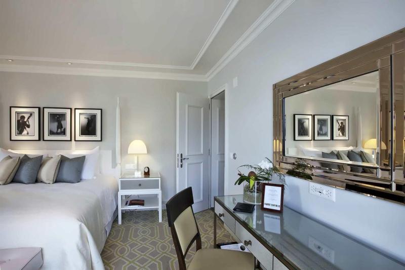 Panorama Lake View Suite