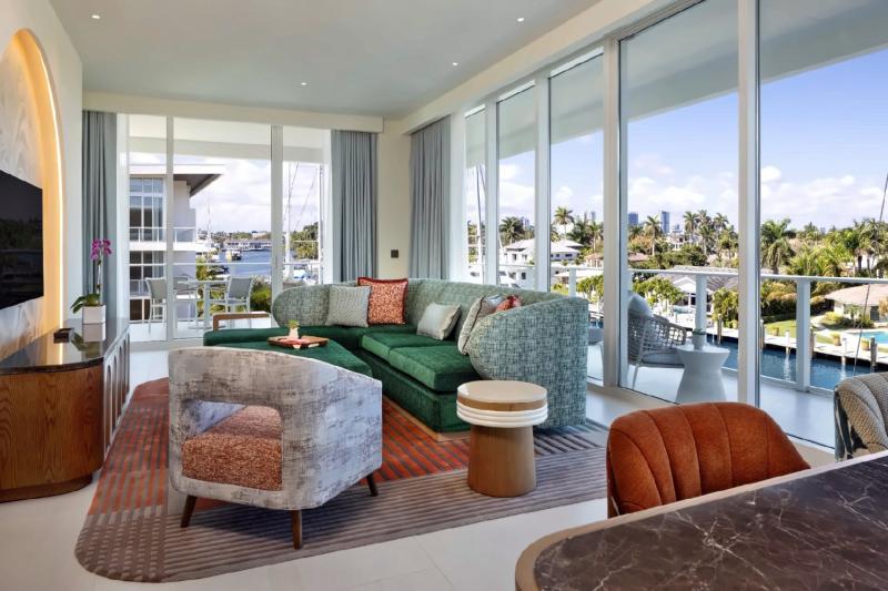 Harbor Villa Corner Suite