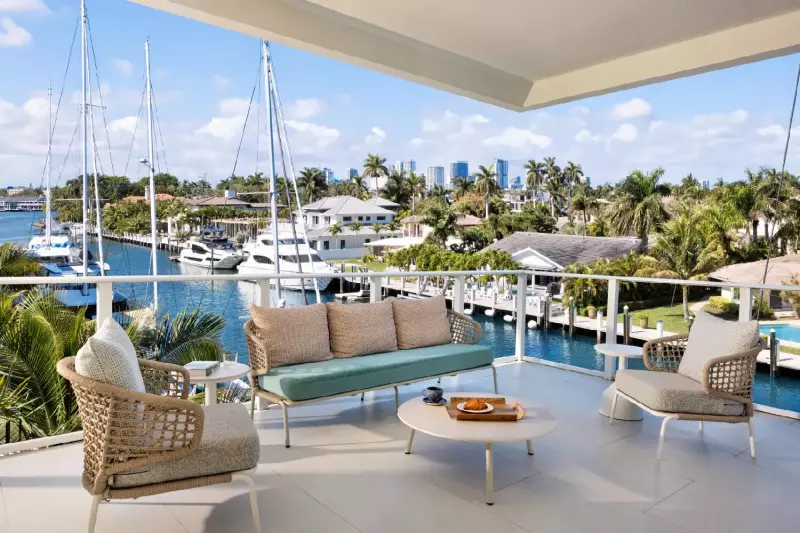 Harbor Villa Corner Suite