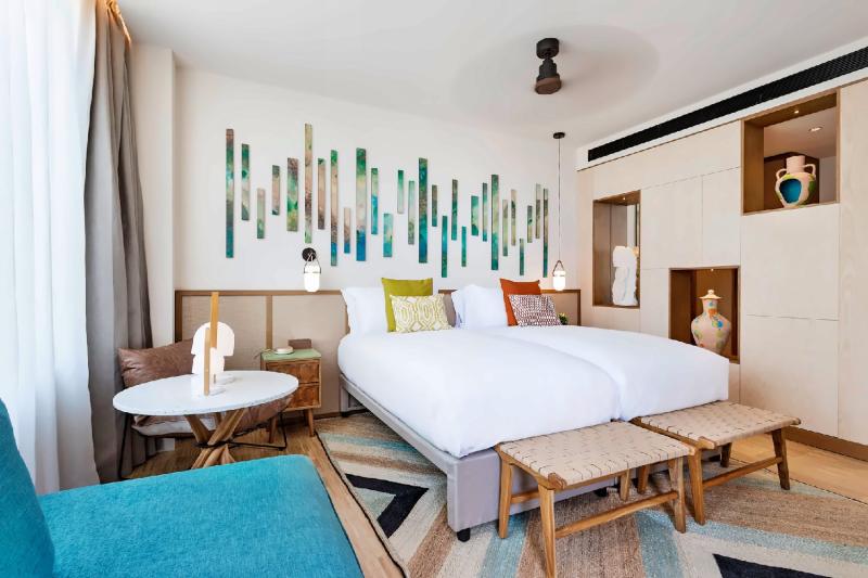 2 Interconnecting Family Rooms