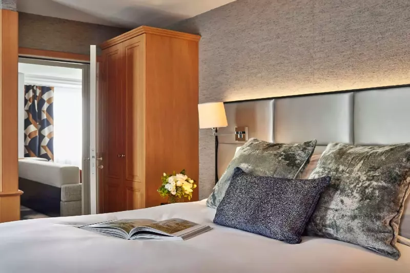 2 Bedroom Eiffel Tower View Family Suite