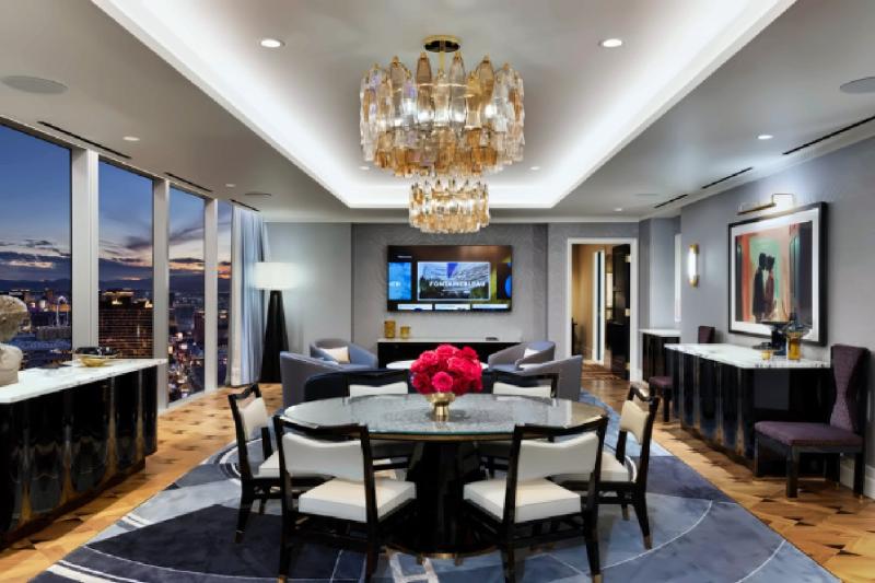 Fleur de lis Crown Suite