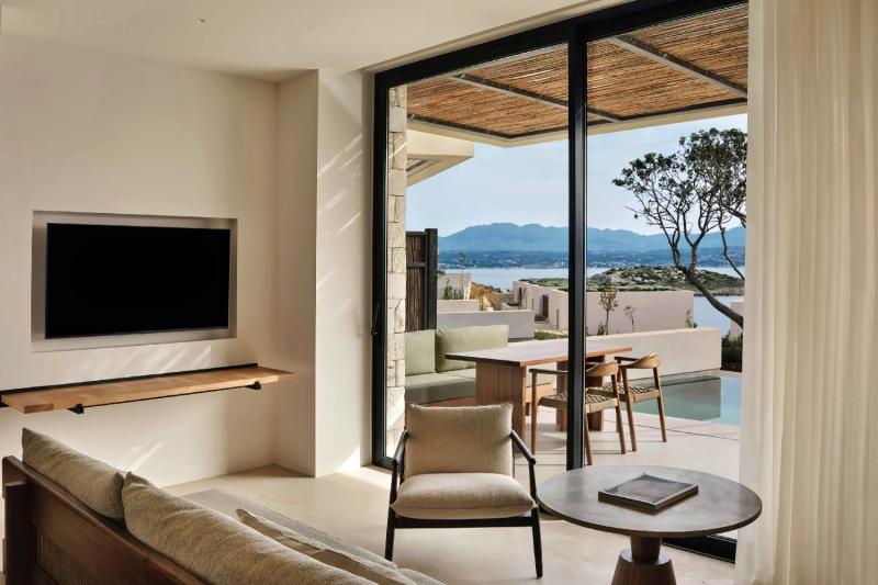 Junior Sea View Pool Suite