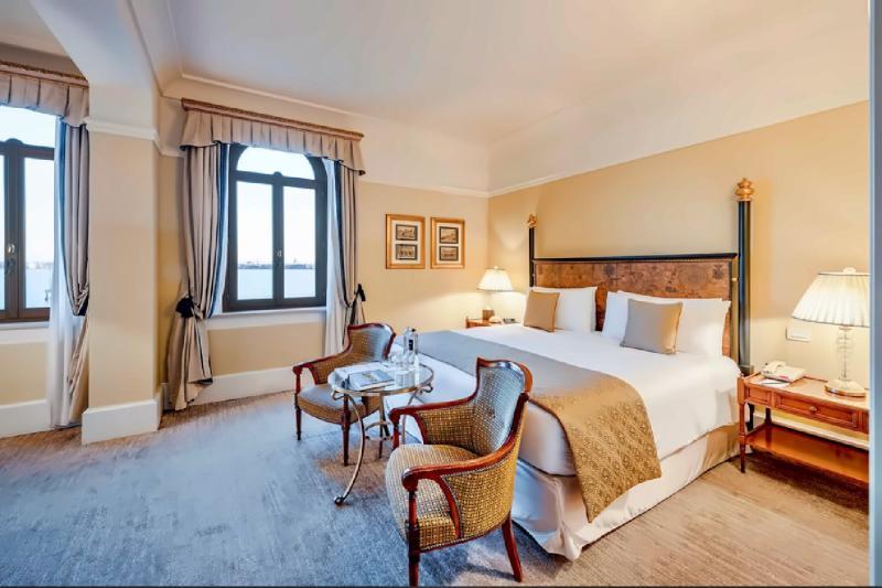 6 Bedroom Lagoon Palazzo Suite