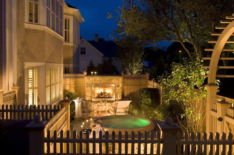 Signature Collection Outdoor Spa Suite