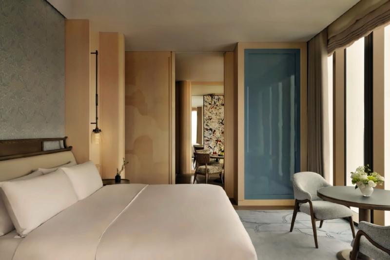 Deluxe Skyline View Suite