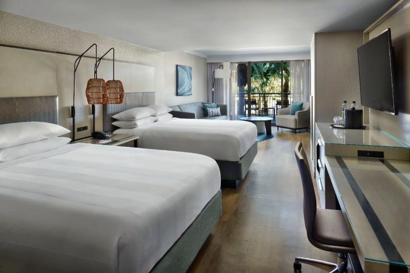 Promenade Large Room