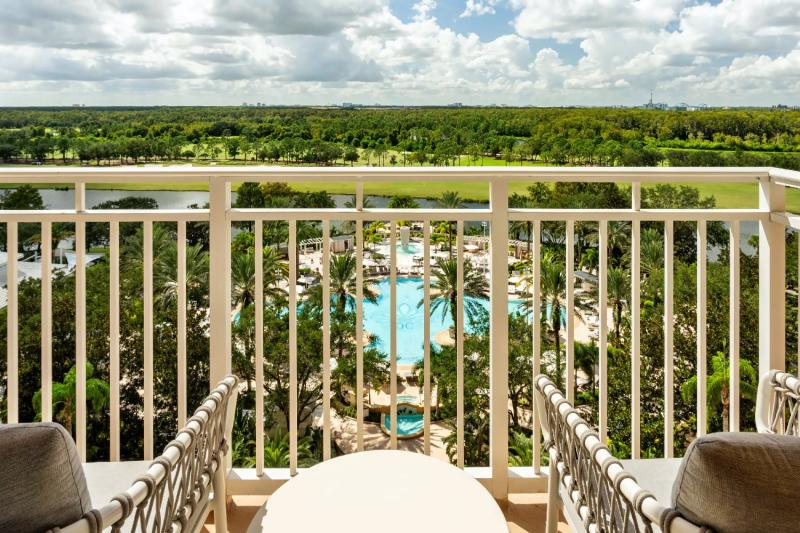 Club Lake Front Pool View Room