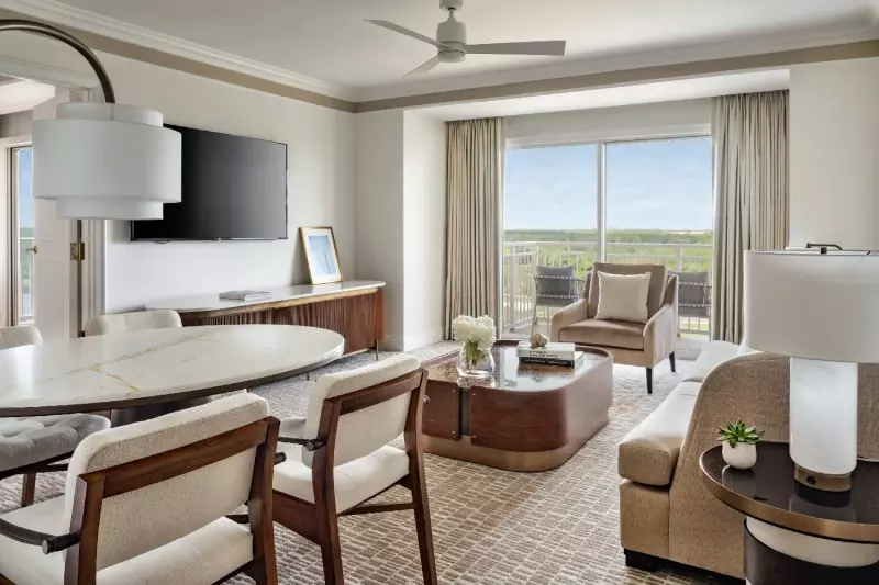 Club Lake Front Pool View Suite