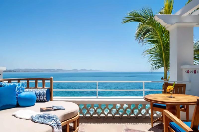 2 Bedroom Oceanfront Palmilla Family Adjoining Rooms