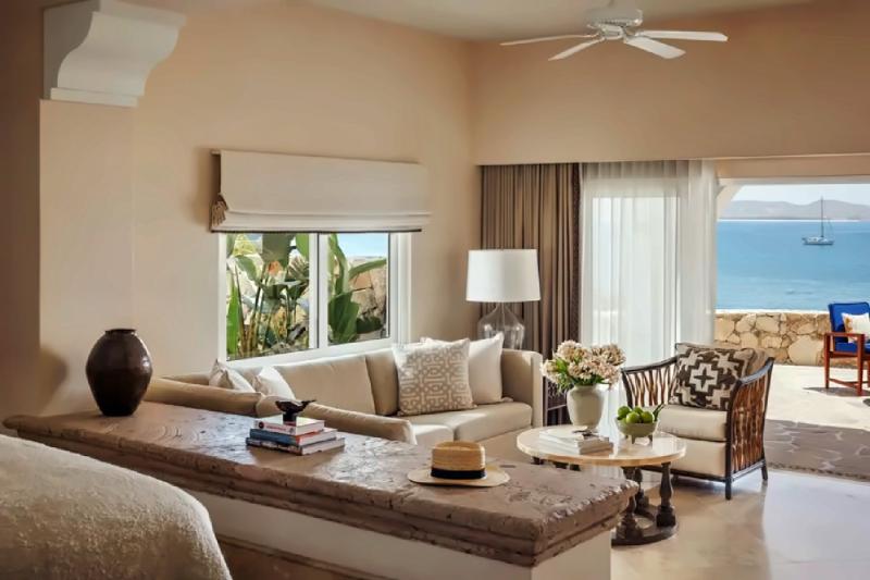 2 Bedroom Oceanfront Palmilla Family Room