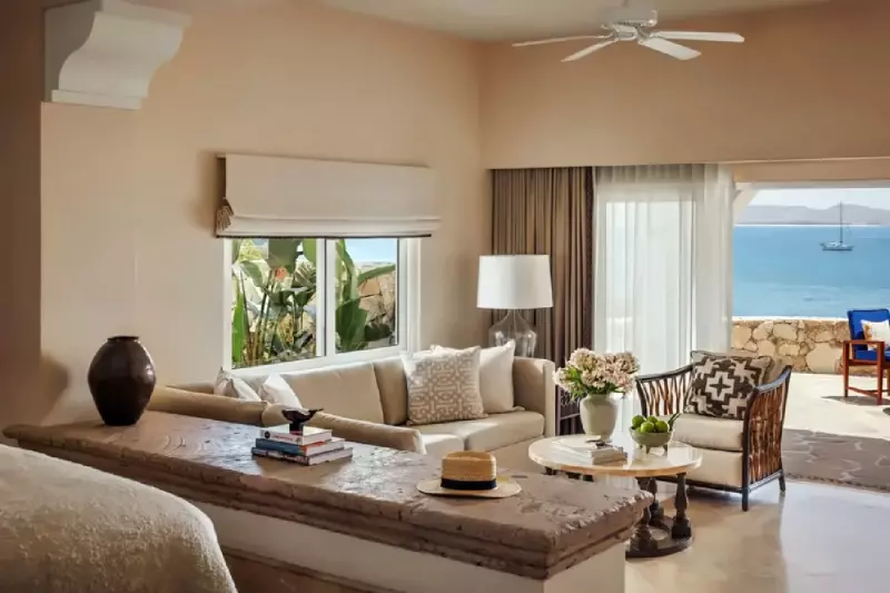 2 Bedroom Oceanfront Palmilla Family Room
