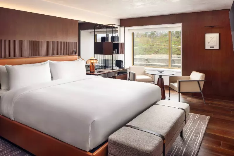 Gold Signature Room