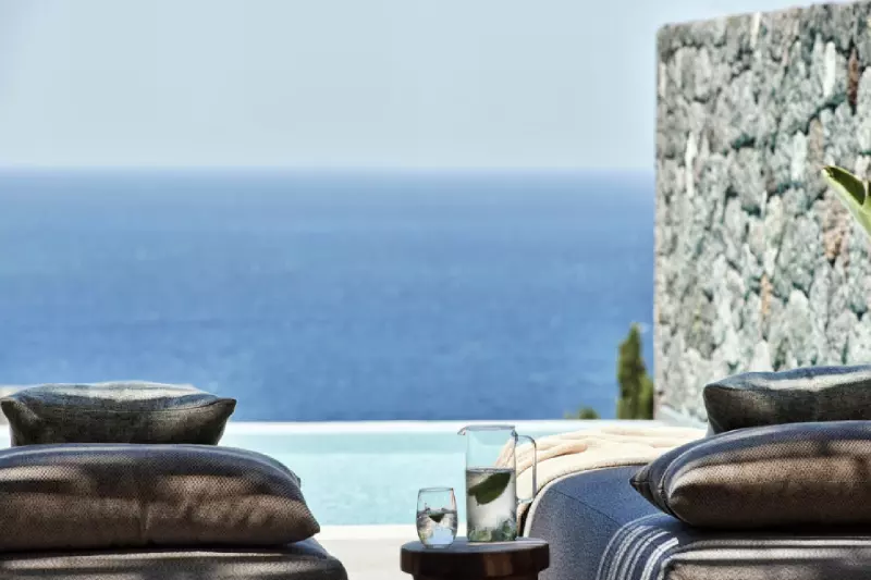 Pool Suite