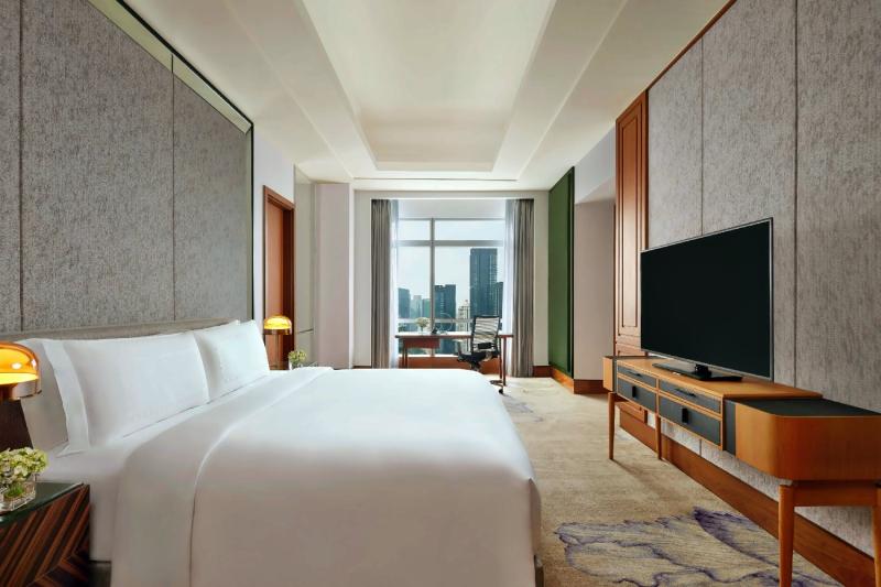 Pacific City View Club Suite