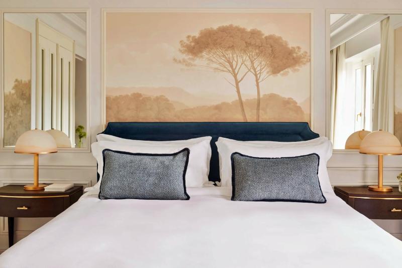 Deluxe Courtyard View Room