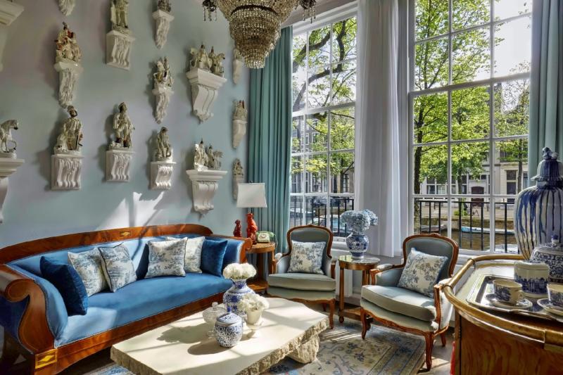 Porcelain Collectors Suite