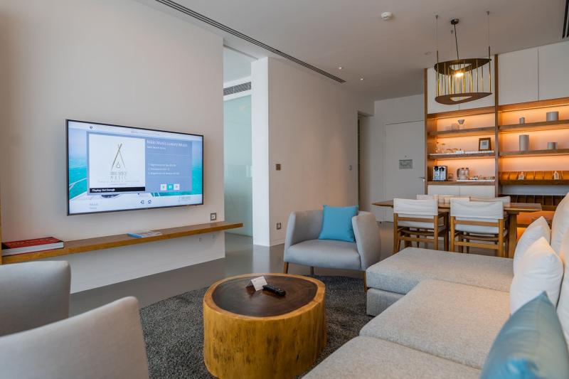 Signature Skyline Suite