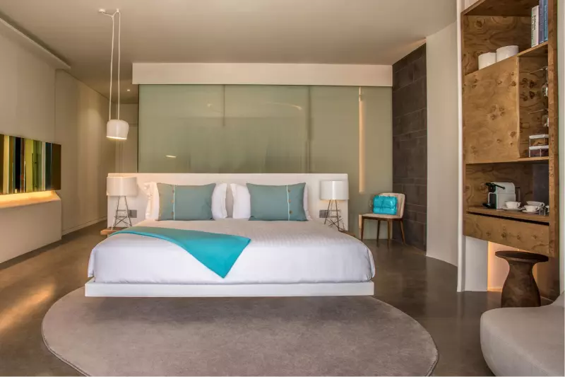 Luux Skyline Room