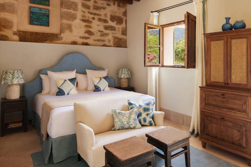 Deluxe Mountain View Room