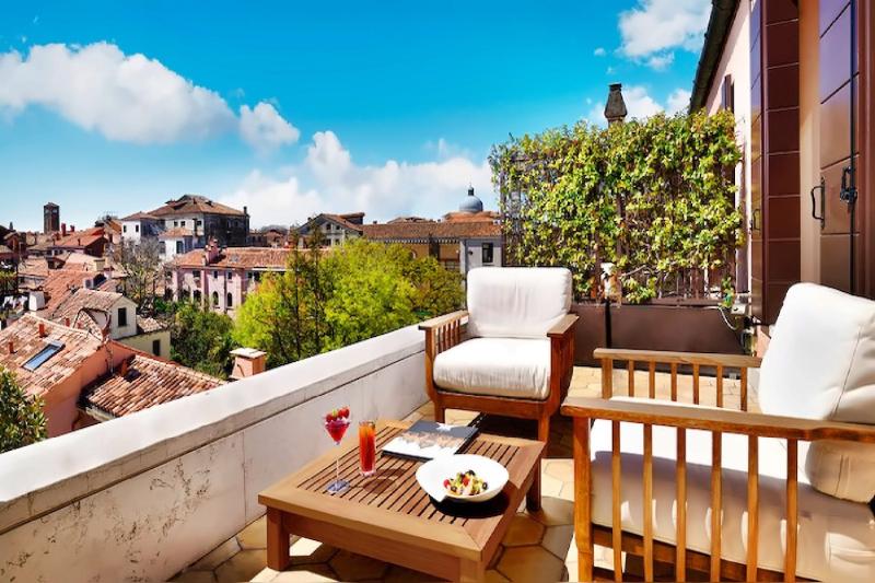 Deluxe Terrace Suite