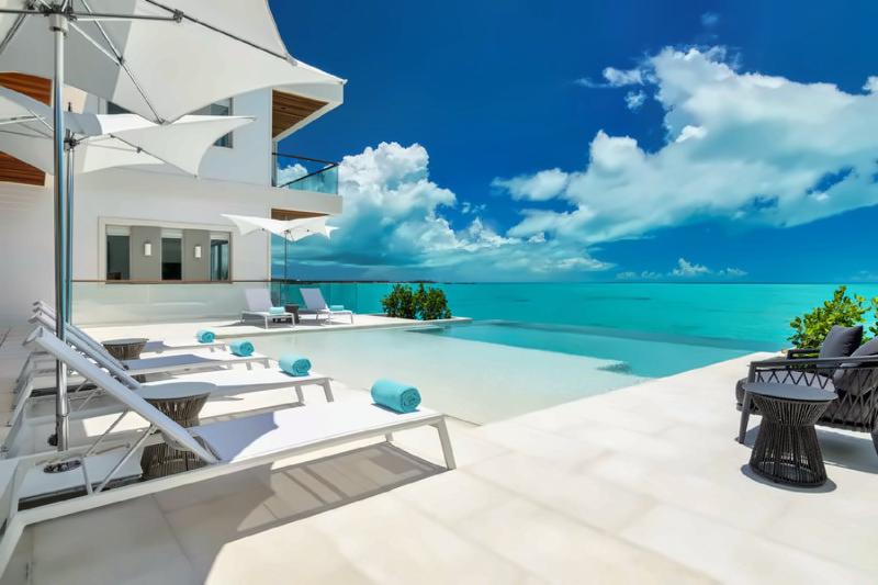 6 Bedroom Astra Villa