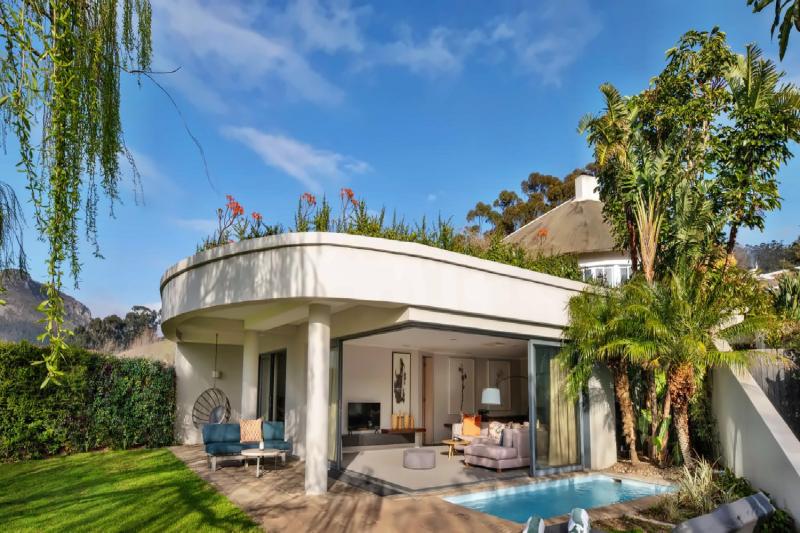 Cap Classique Vineyard Pool Suite