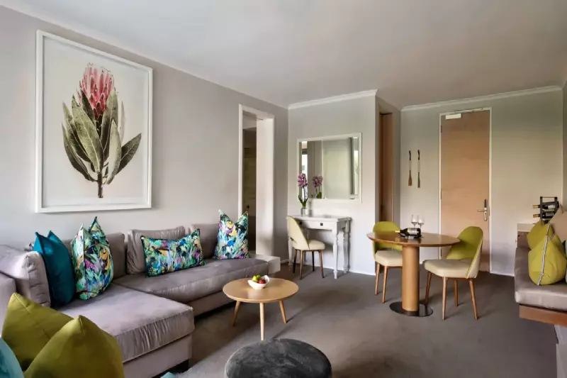 Cap Classique Vineyard Pool Suite