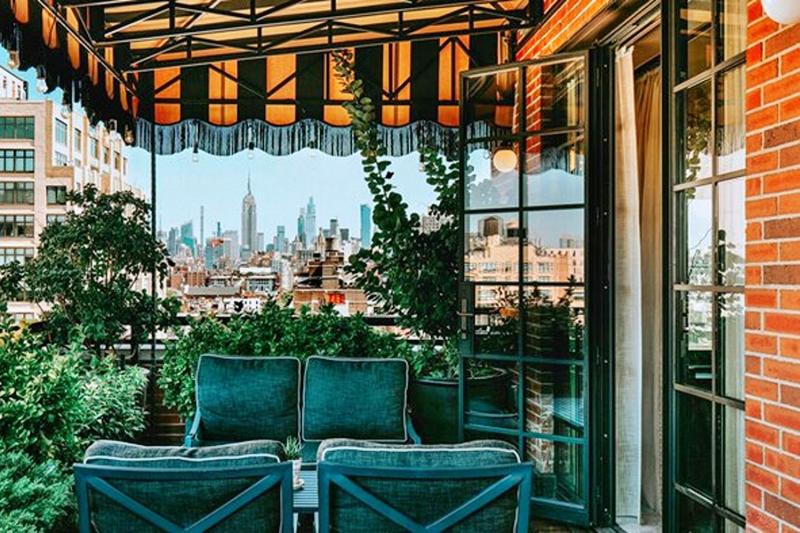 Deluxe Terrace Suite