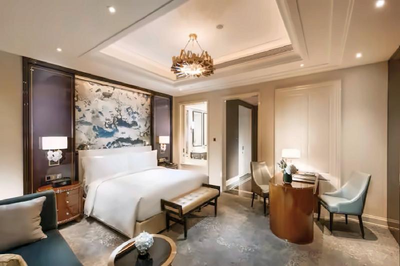 Skyline Lake View Room