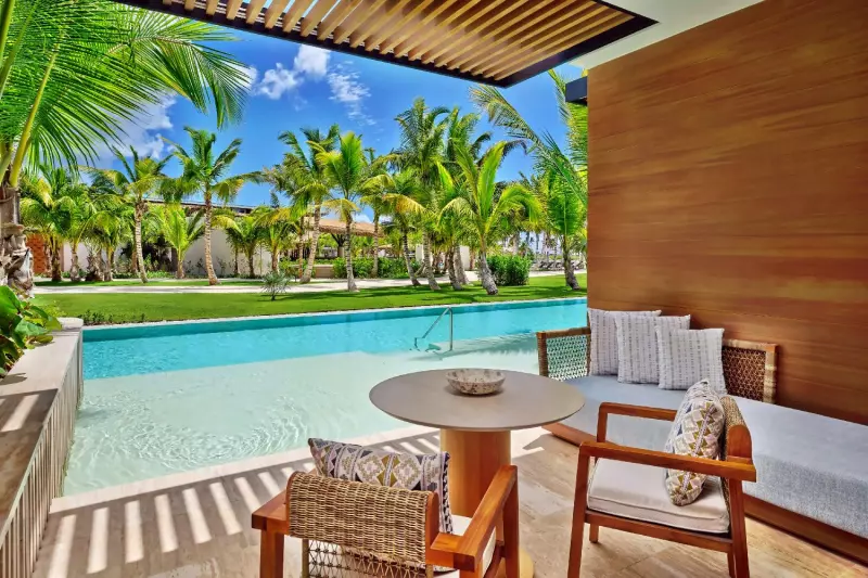 Palm Luxe Swim Out Pool Access Room