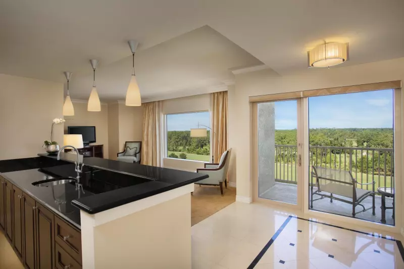 Corner Waldorf Suite