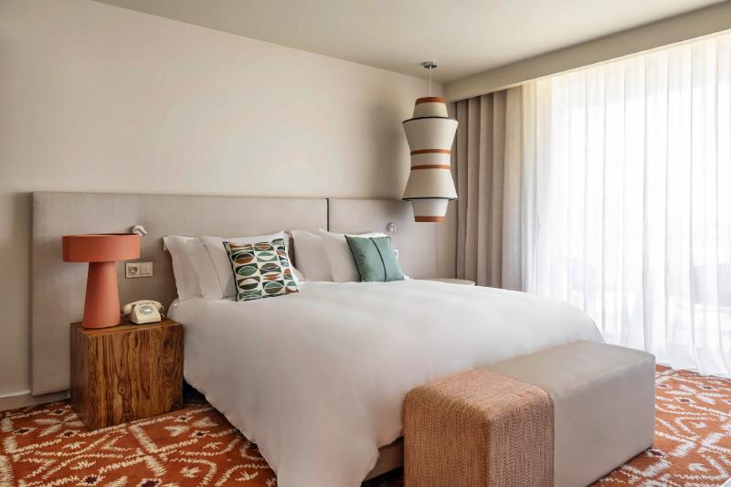 Premium Pool View Room