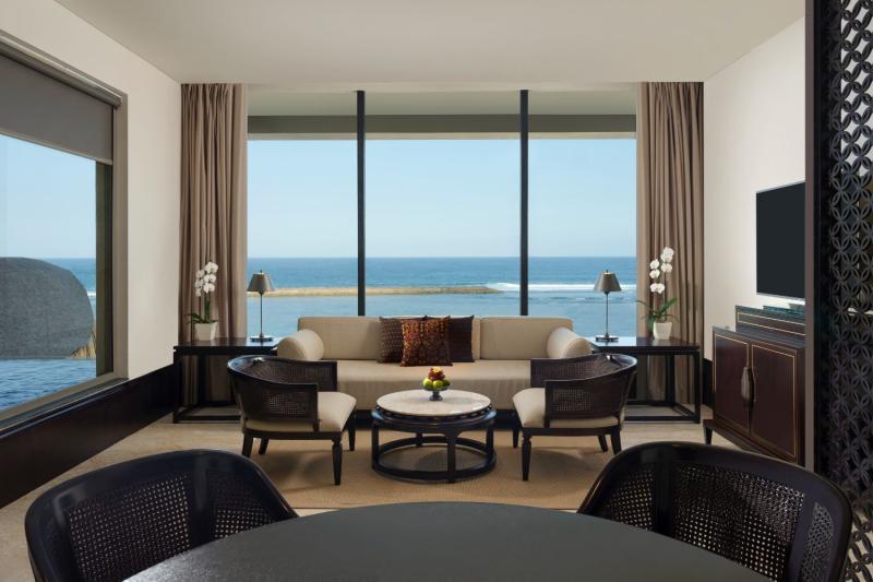 Oceanfront Prestige Suite
