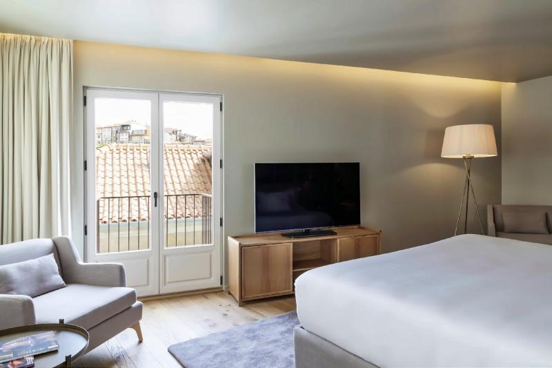 Premium Se Cathedral View Balcony Room