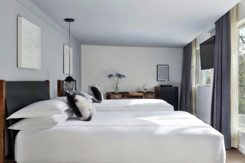 Premium Atrium View Terrace Room