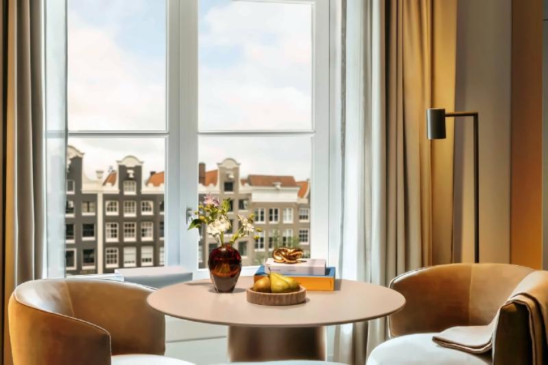 Canal View Signature Suite