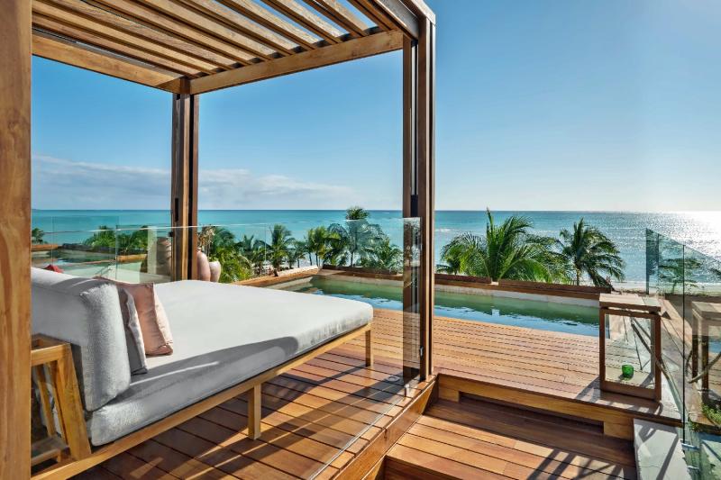 Rooftop Ocean View Suite