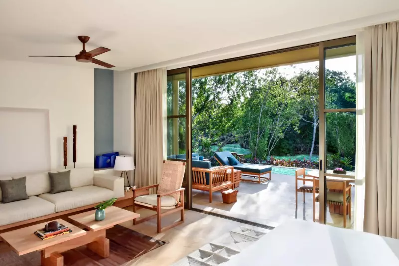 Deluxe Lagoon Suite