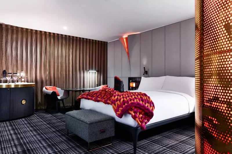Mega Corner Room