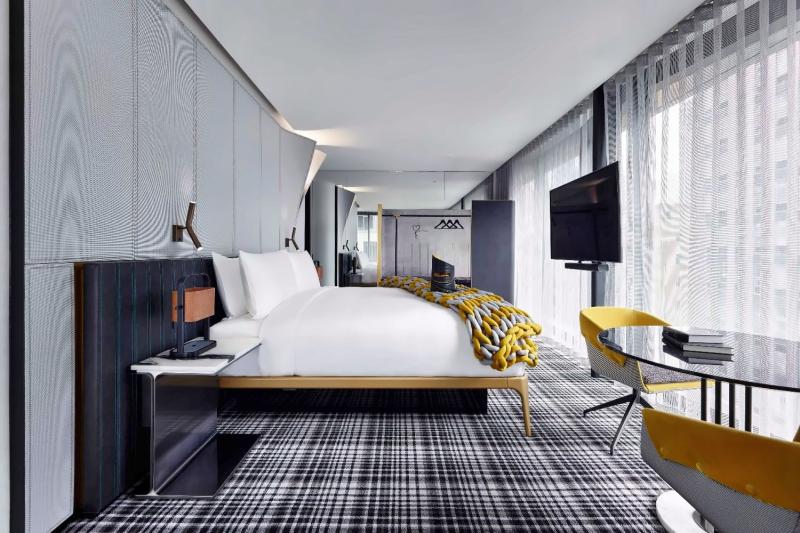 Supreme Corner Suite