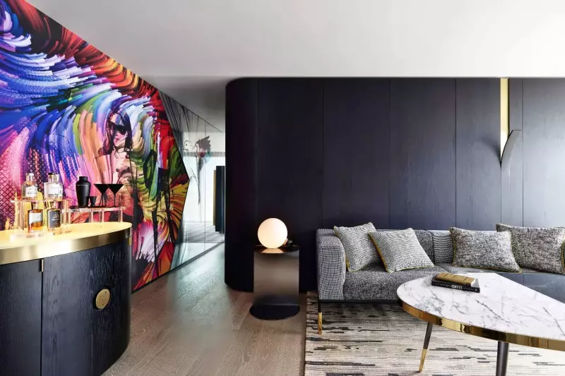 Supreme Corner Suite
