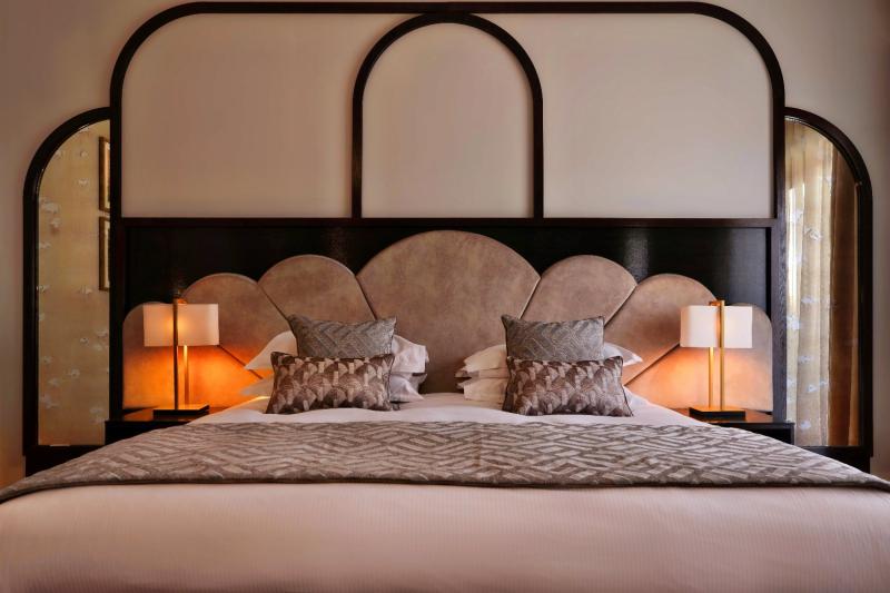 Hotel Suite 